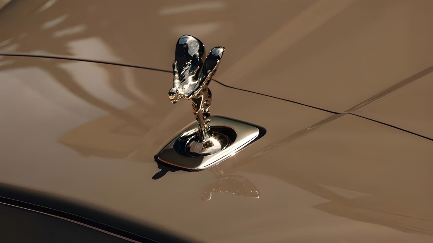 Biểu tượng Spirit of Ecstasy của Rolls-Royce