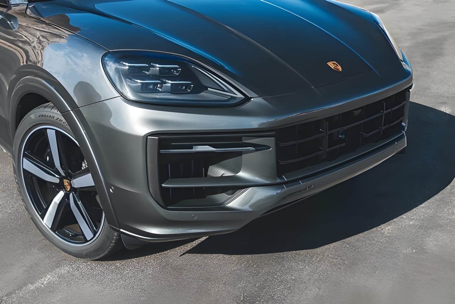 Đèn và mâm xe Porsche Cayenne 2024