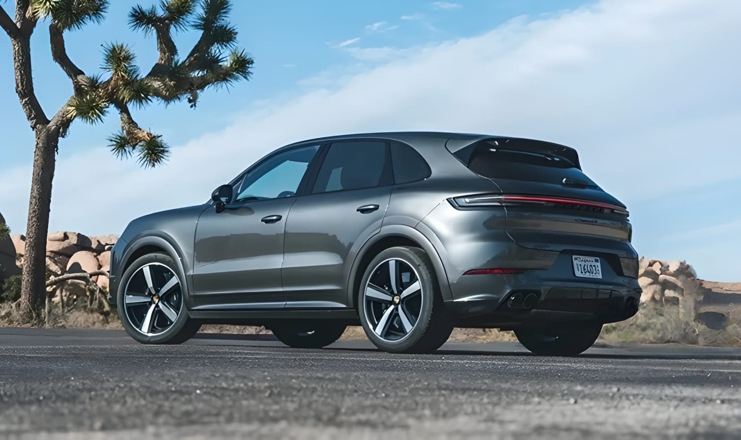 Hông xe Porsche Cayenne 2024 sang trọng