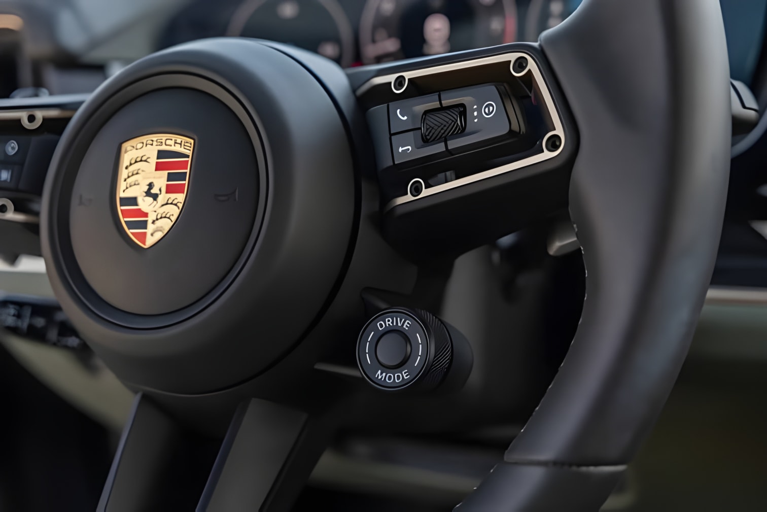 Vô lăng Porsche Cayenne 2024 thể thao
