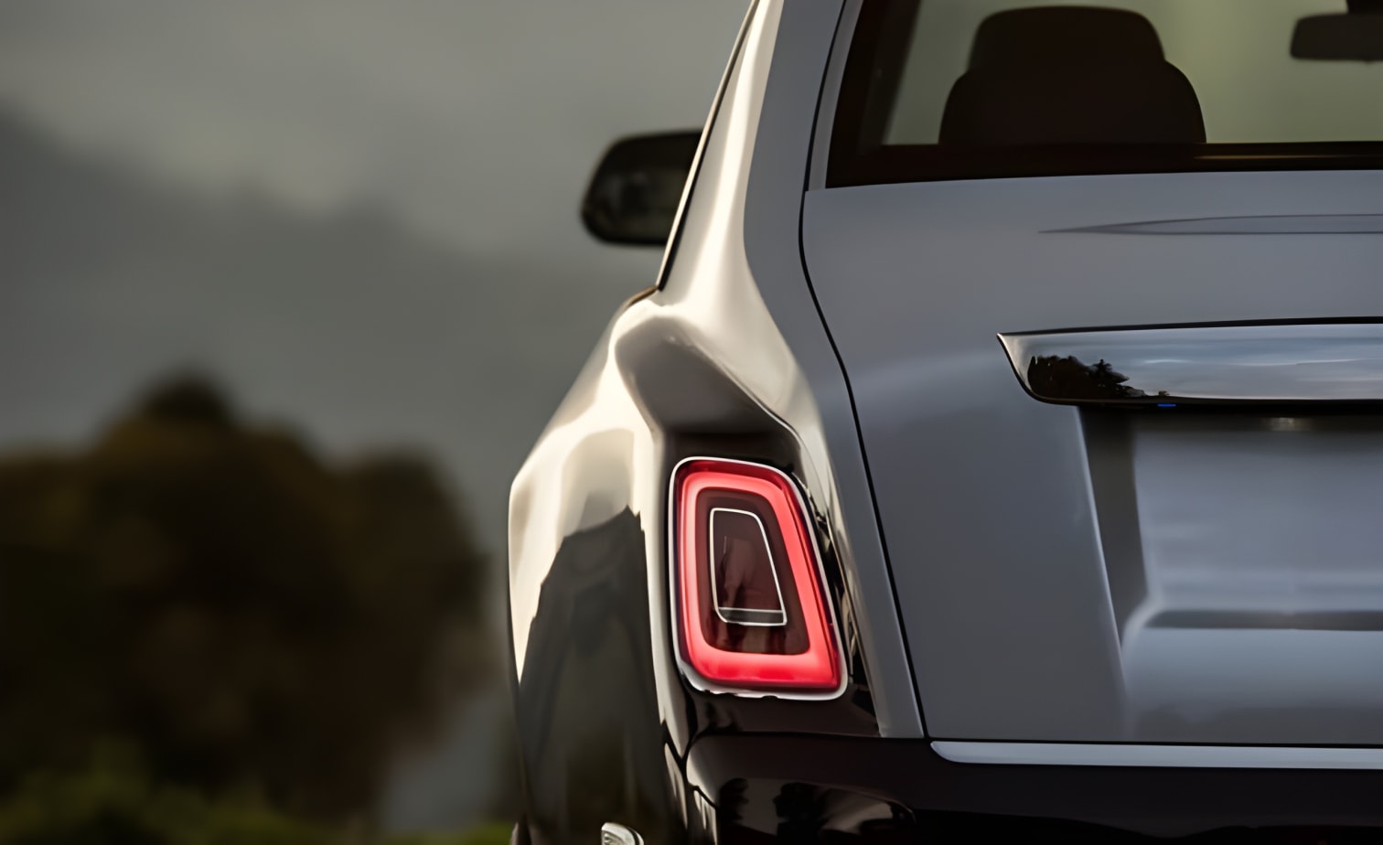 Đèn sau Rolls-Royce Phantom 8 chi tiết