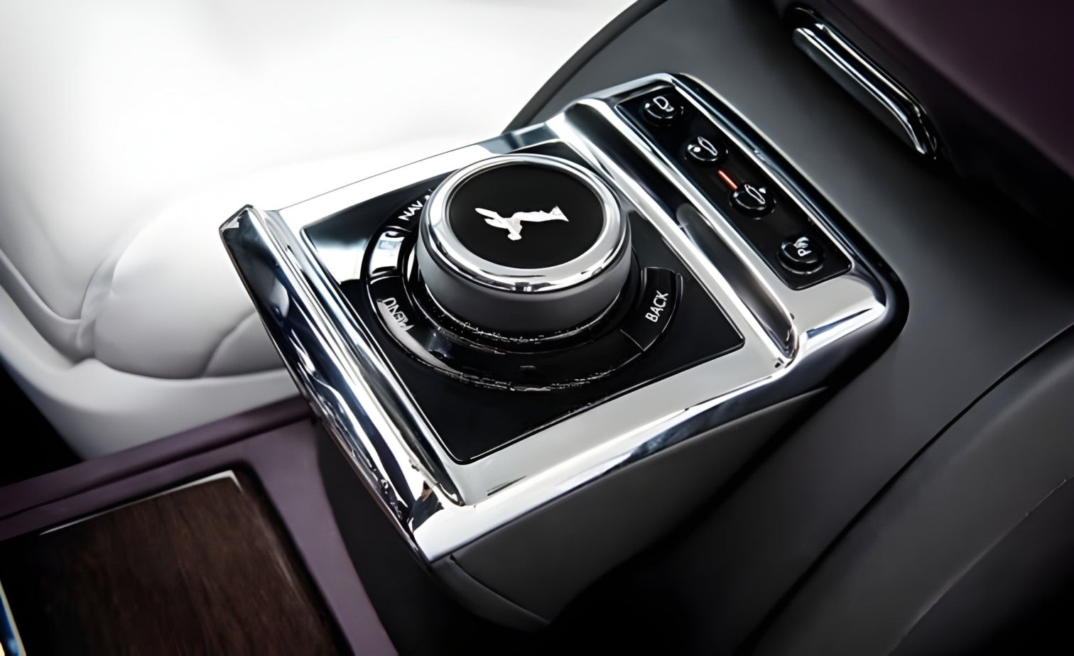Điều khiển ghế sau Rolls-Royce Phantom 8