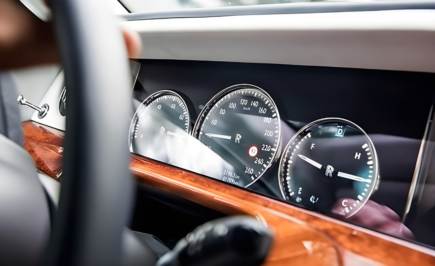 Đồng hồ thông tin Rolls-Royce Phantom 8