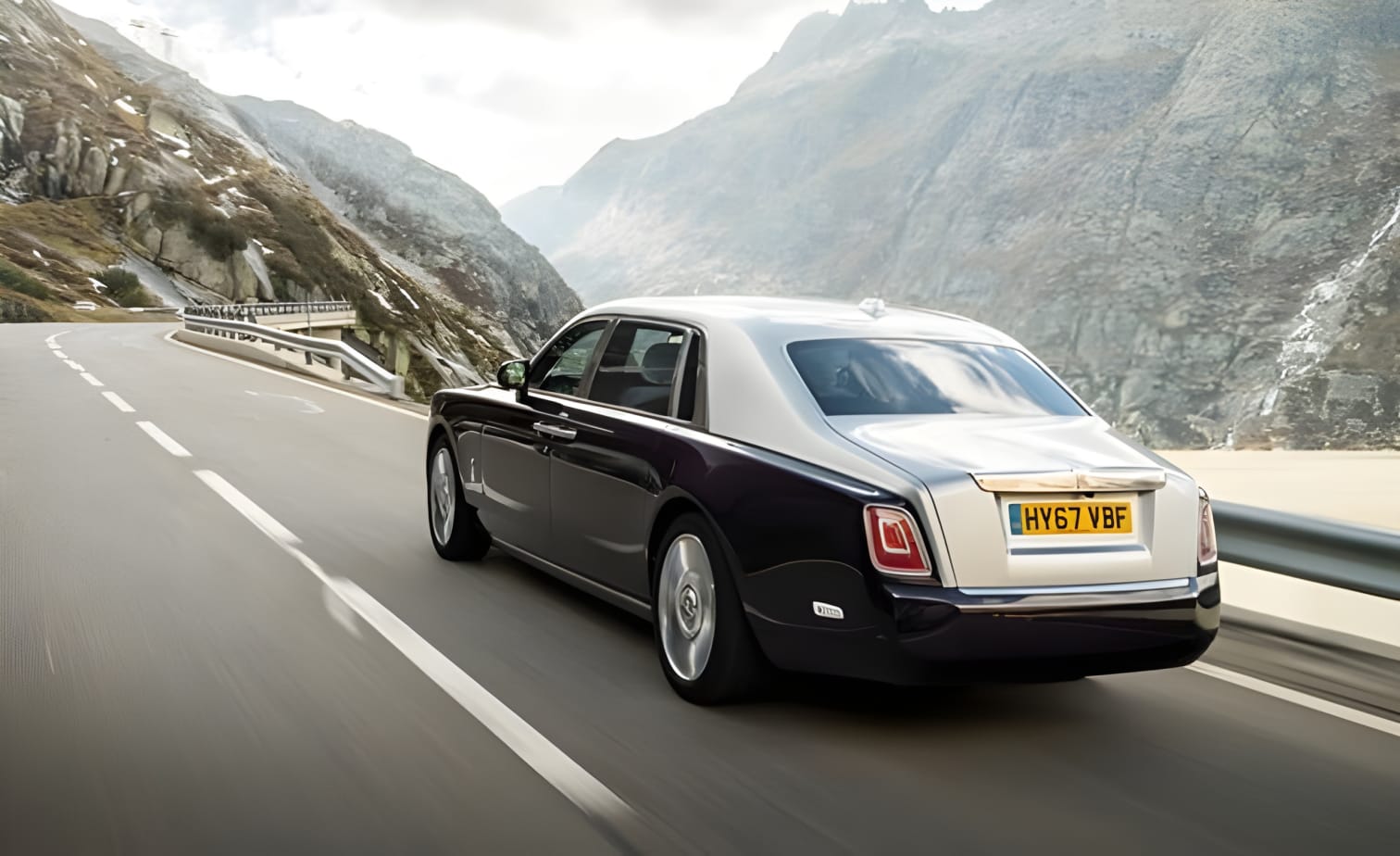 Phần đuôi xe Rolls-Royce Phantom 8