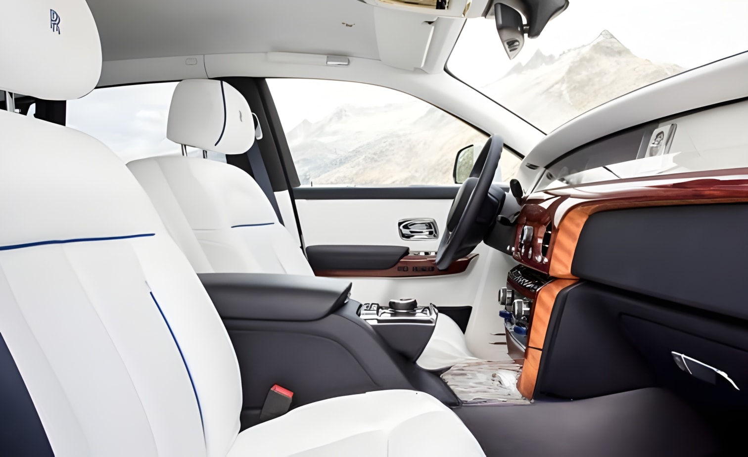 Ghế trước Rolls-Royce Phantom 8 êm ái