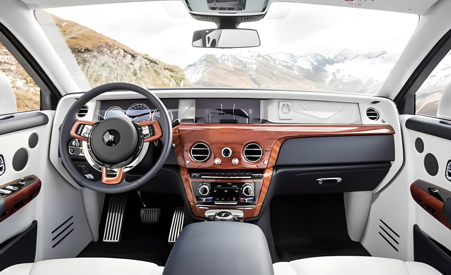 Khoang lái Rolls-Royce Phantom 8 hiện đại