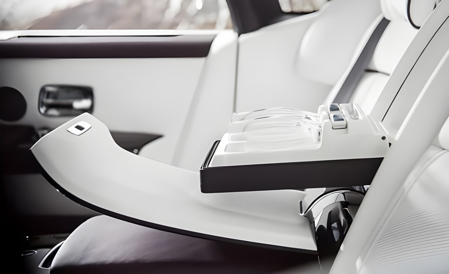 Tủ để cốc Rolls-Royce Phantom 8