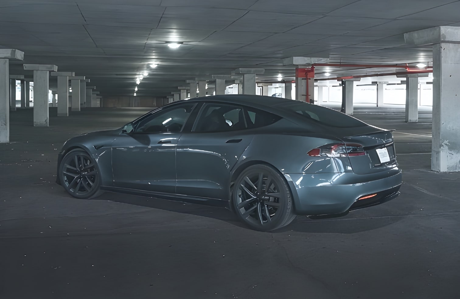 Thân xe Tesla Model S 2025 từ cạnh bên