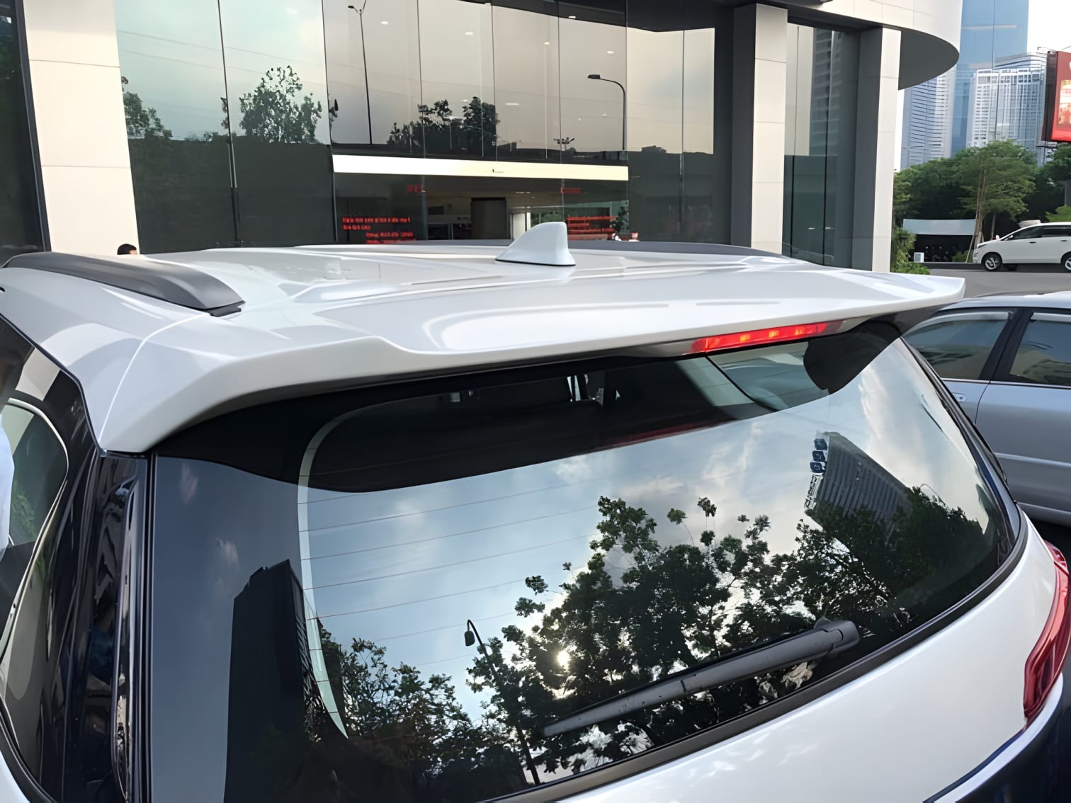 Anten trên nóc xe Toyota Fortuner