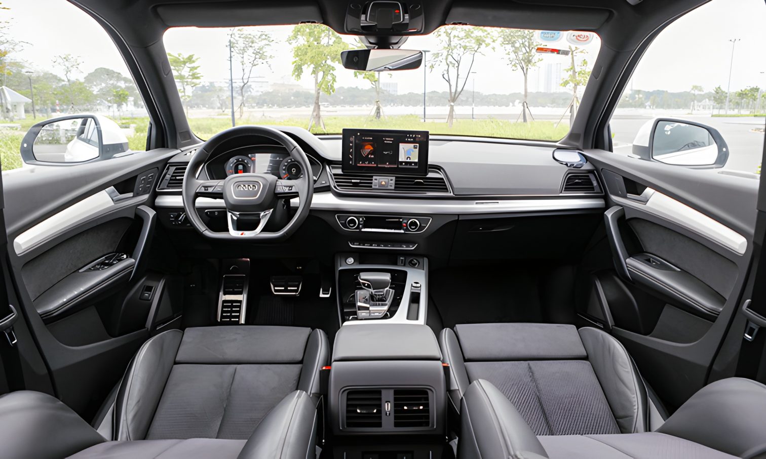 Khoang lái Audi Q5 công nghệ cao