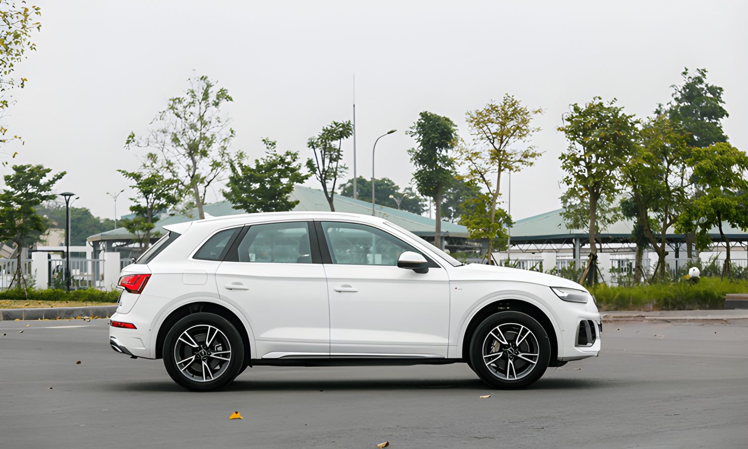 Thân xe Audi Q5 góc bên