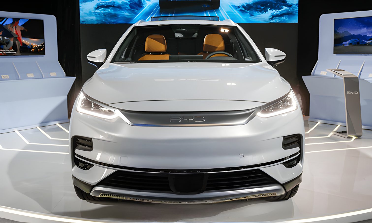 Đầu xe BYD Sealion 8 nhìn từ phía trước