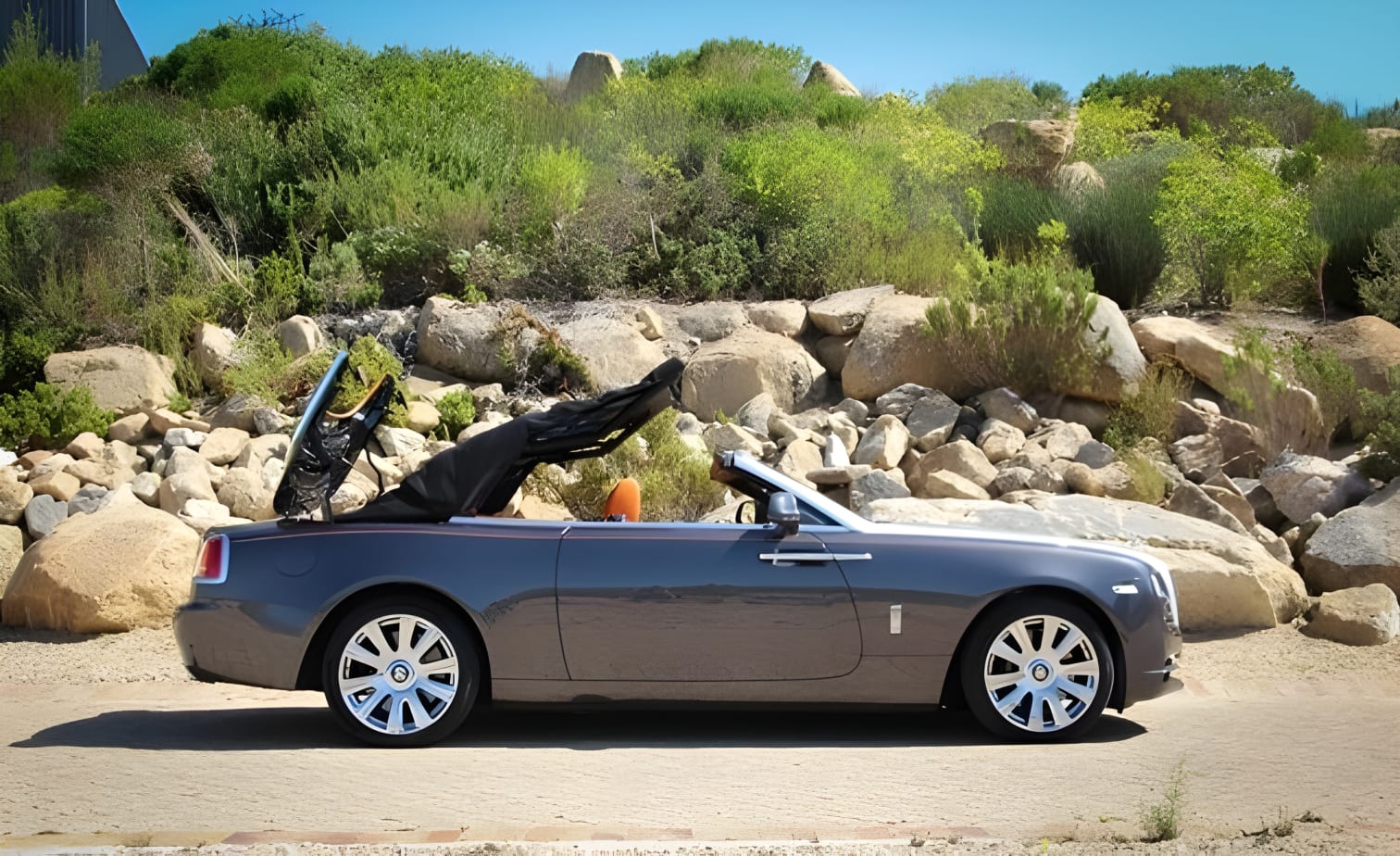 Cách mở mui xe Rolls-Royce Dawn 2020 tự động