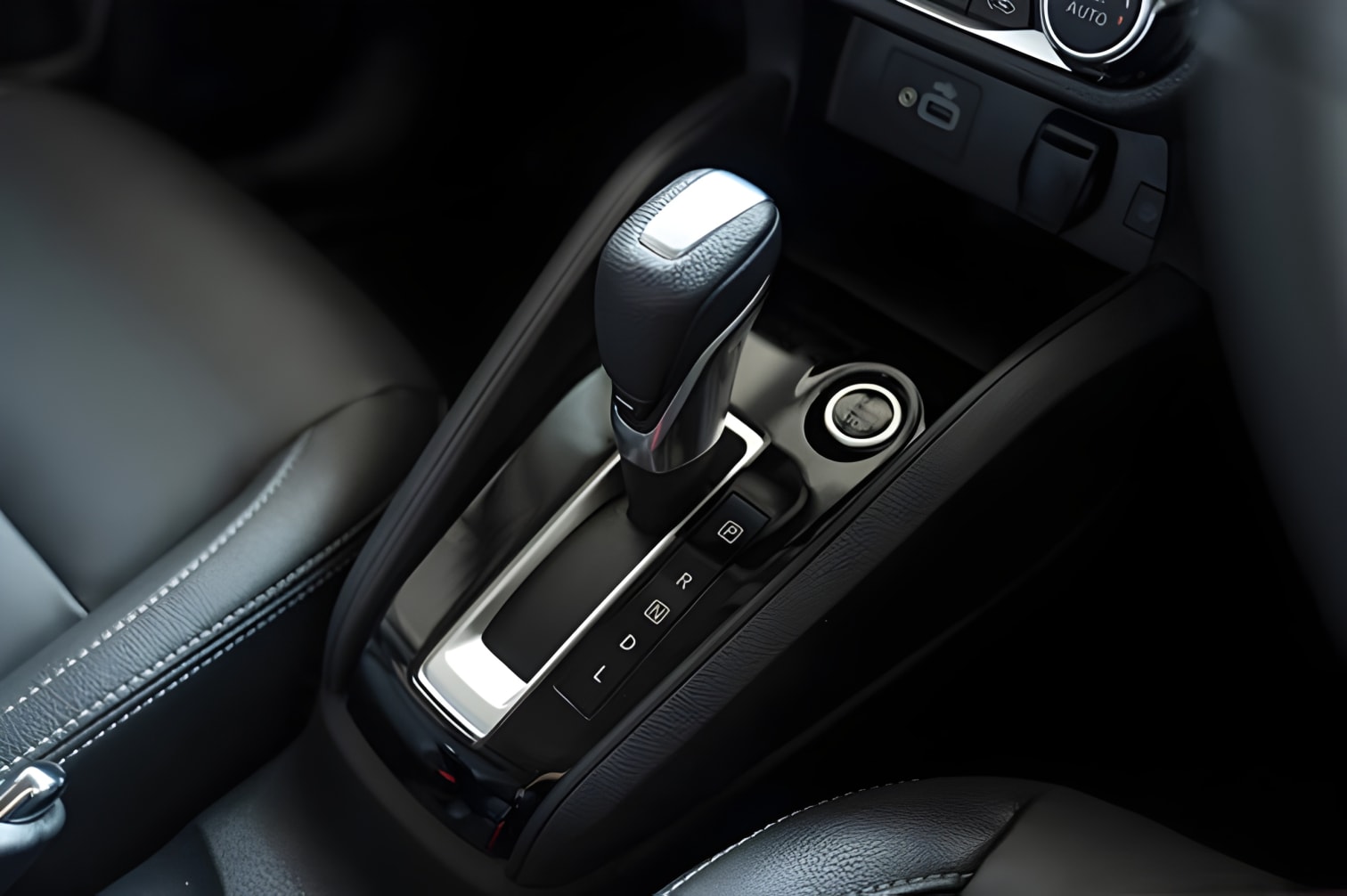 Cần số và hộp số Nissan Almera 2025