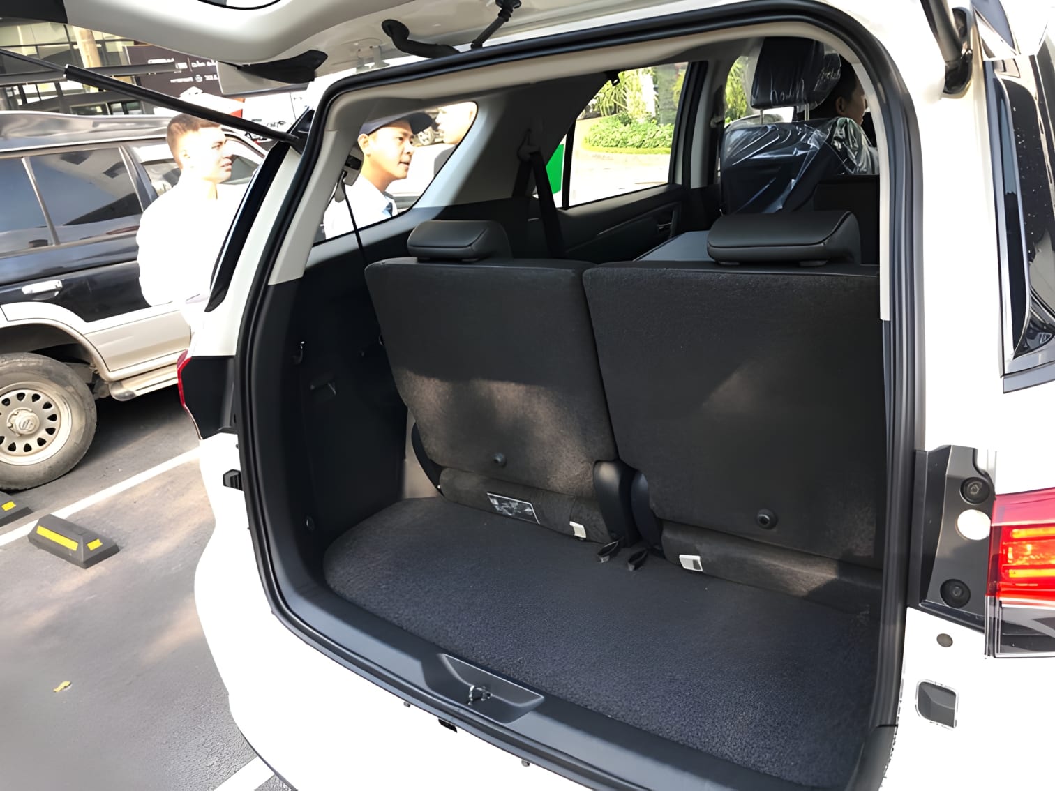 Cốp sau xe Toyota Fortuner 2024 rộng rãi