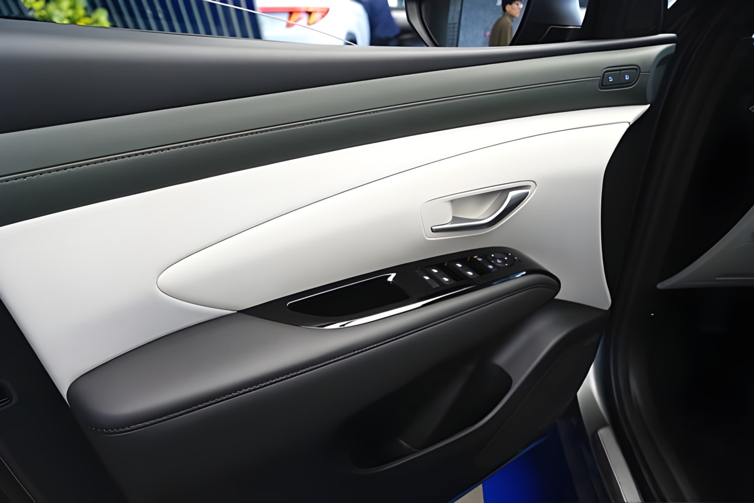 Cửa lái Hyundai Tucson Hybrid 2025