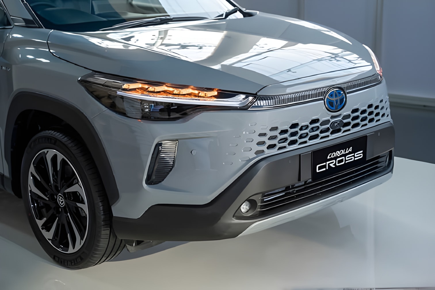 Đầu xe Toyota Corolla Cross Hybrid 2025