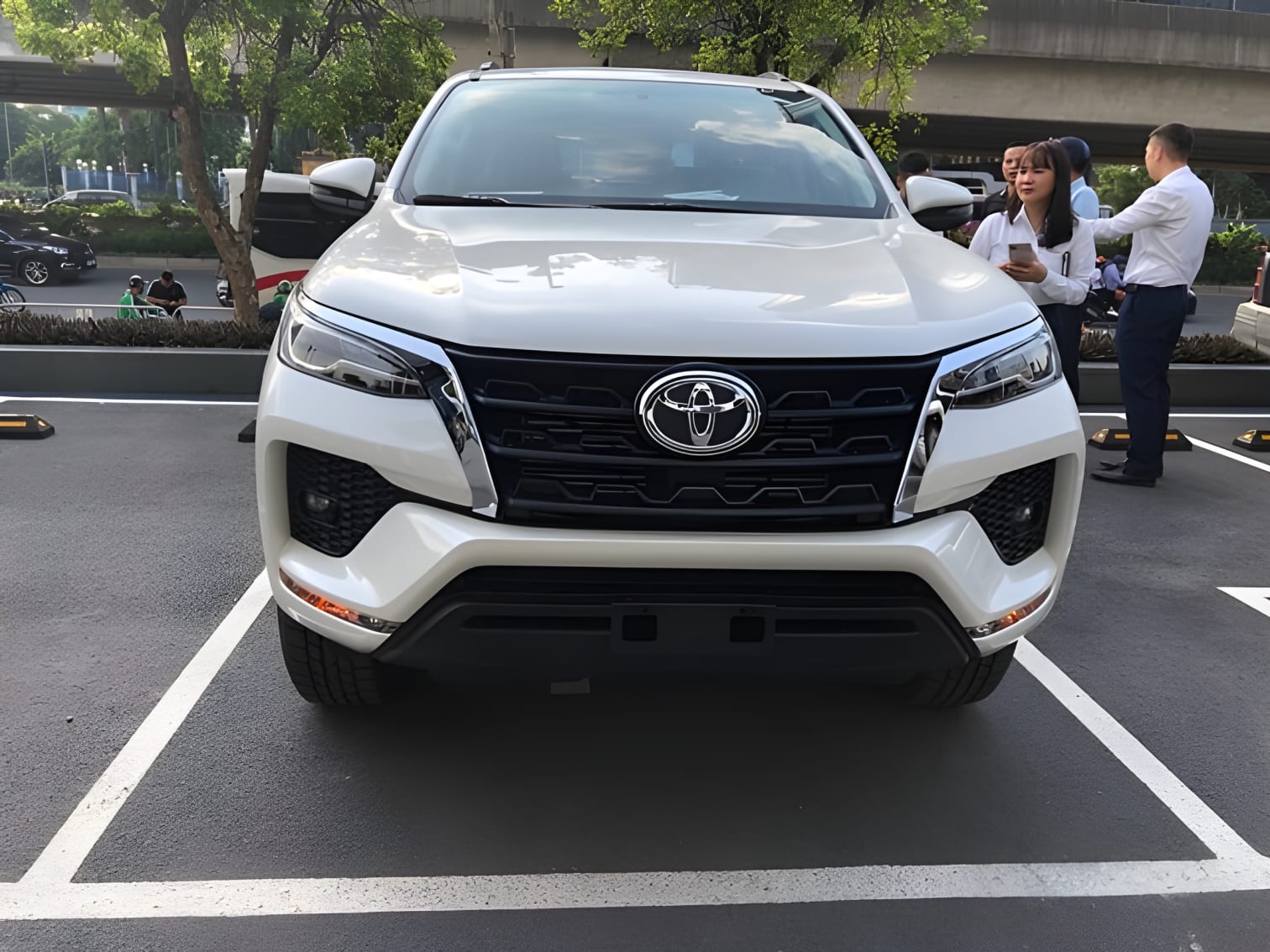 Đầu xe Toyota Fortuner Facelift chi tiết