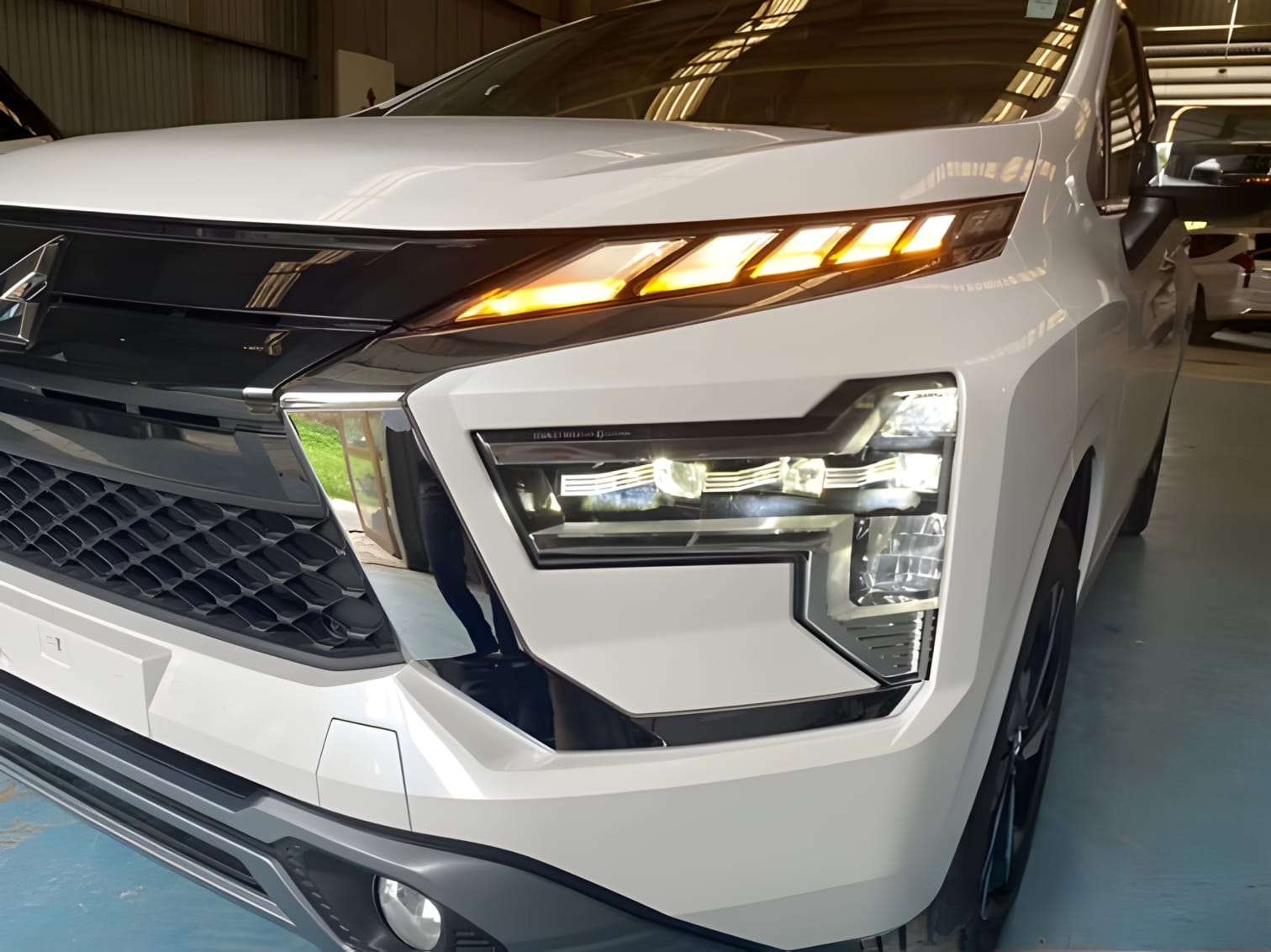 Đèn pha LED xe Mitsubishi Xpander 2023 sắc nét