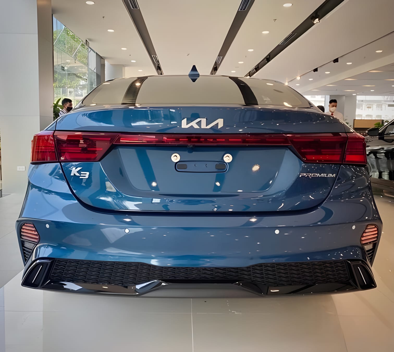 Đuôi xe Kia K3 2023 toàn cảnh