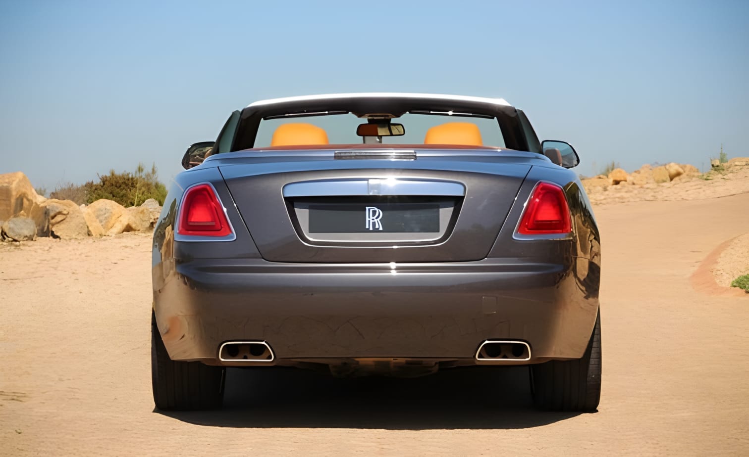 Đuôi xe Rolls-Royce Dawn thiết kế phía sau