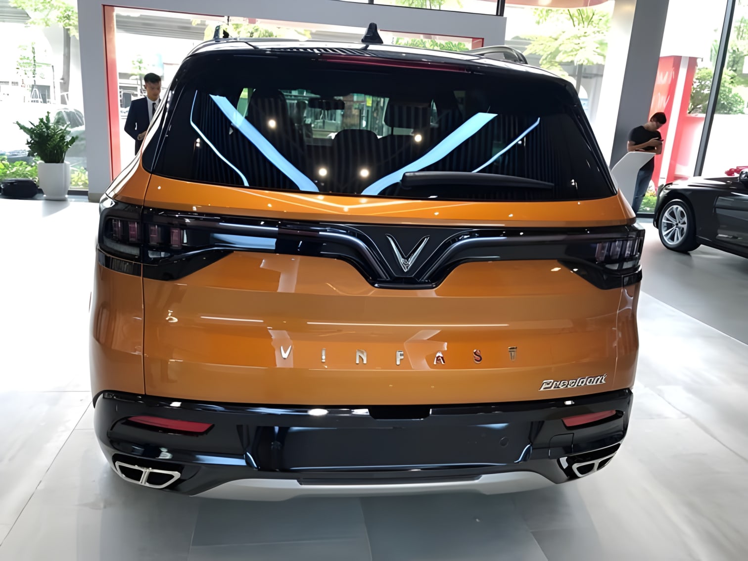 Đuôi xe VinFast President