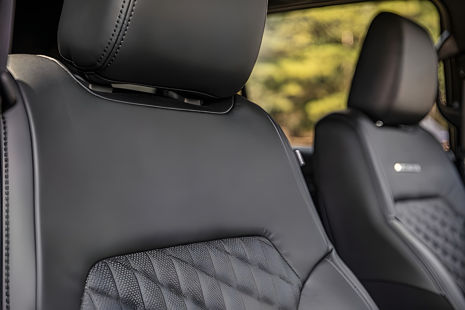 Ghế ngồi Ford Everest Platinum 2024