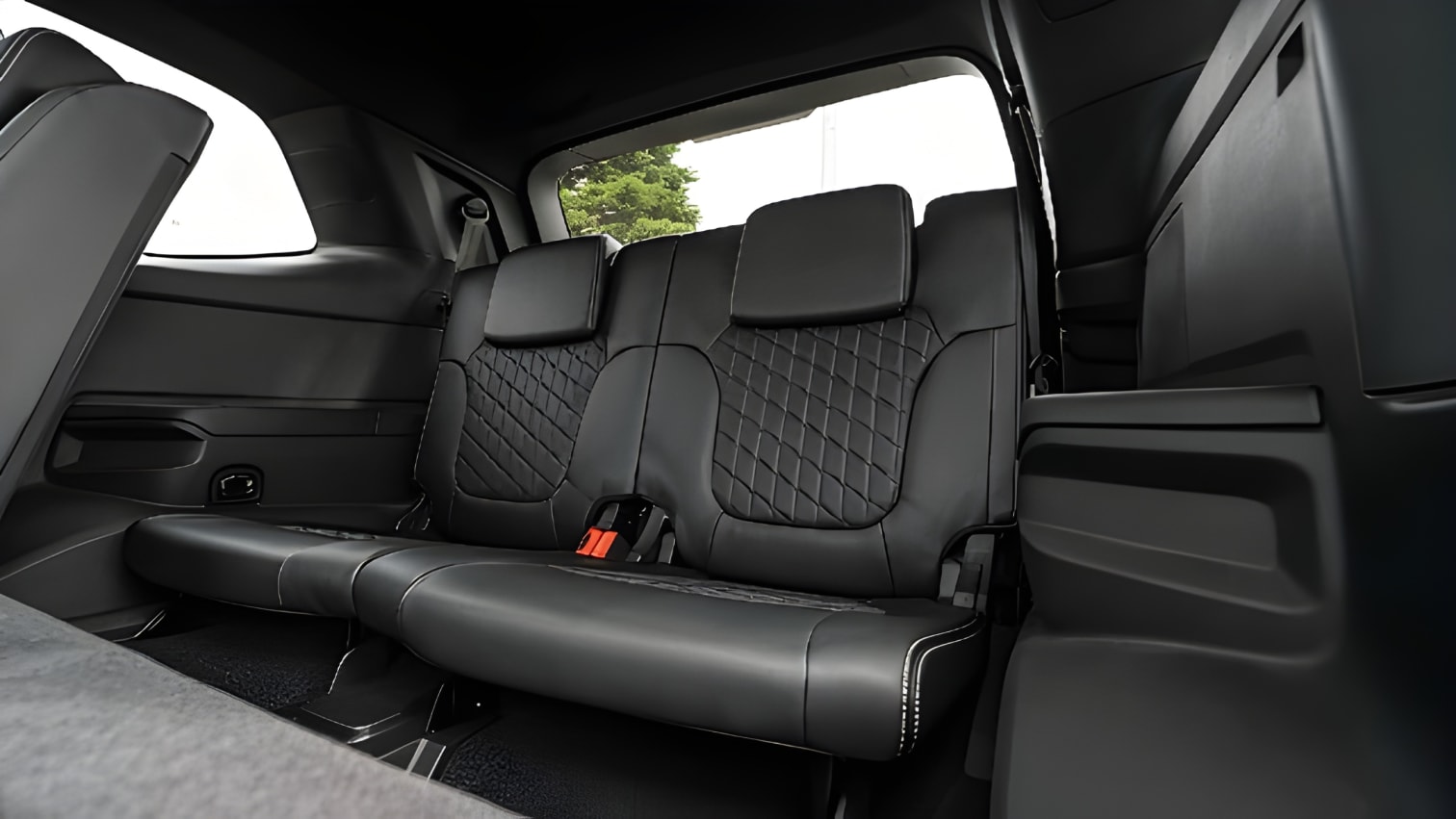Hàng ghế thứ 3 Ford Everest Platinum 2024