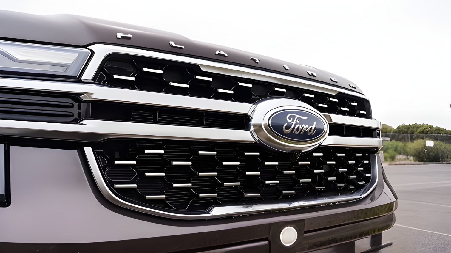 Lưới tản nhiệt Ford Everest Platinum 2024