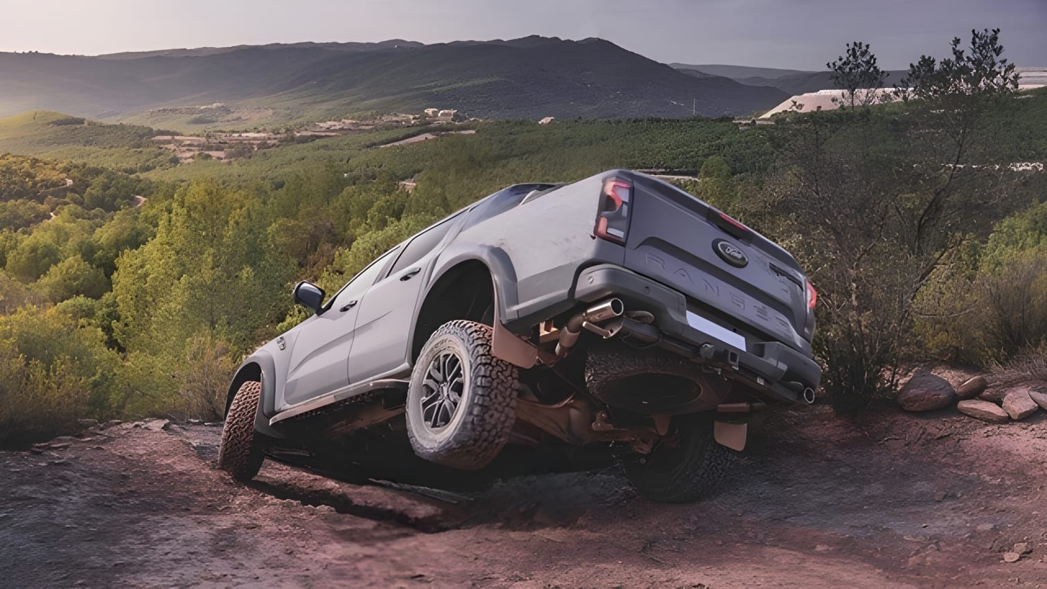 Tính năng an toàn Ford Ranger Raptor thế hệ mới tiên tiến