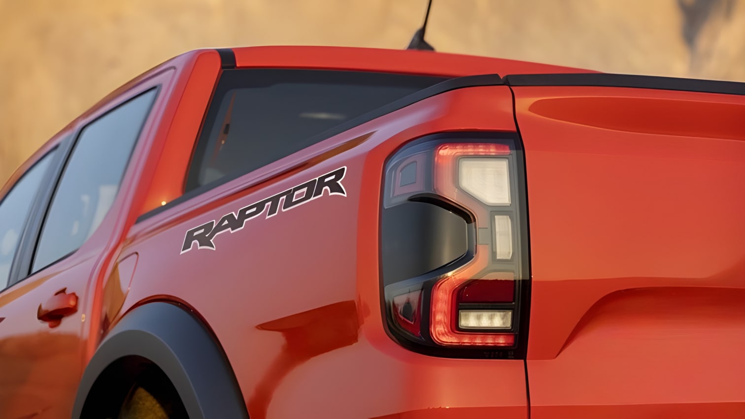 Đèn hậu LED Ford Ranger Raptor thế hệ mới phía sau