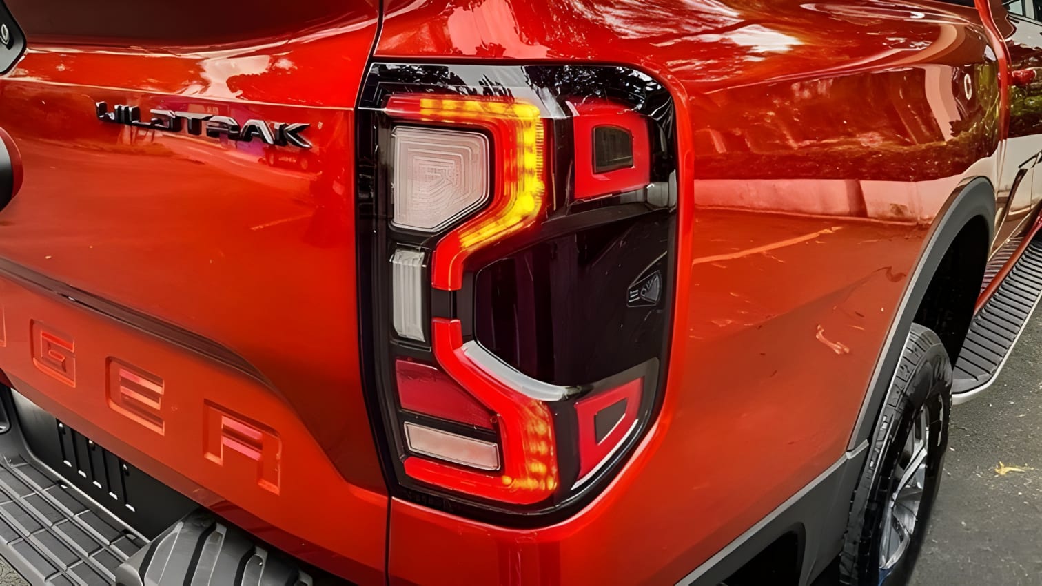 Đèn hậu LED Ford Ranger Wildtrak thiết kế nổi bật
