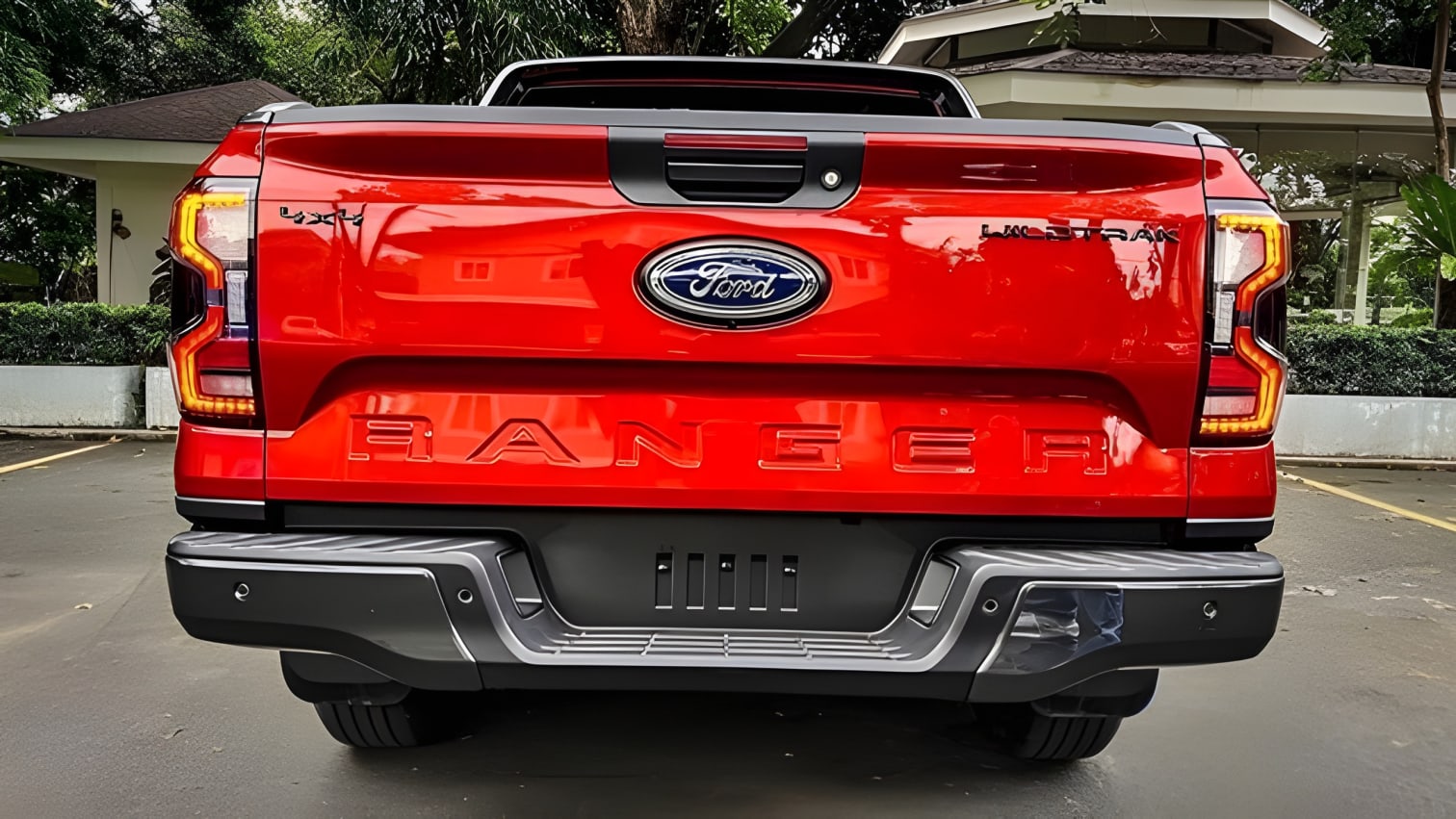 Đuôi xe Ford Ranger Wildtrak mới thiết kế cụm đèn hậu LED