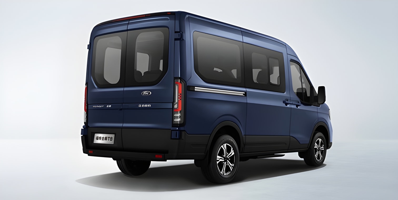 Hông xe Ford Transit 2024 với cửa trượt tiện lợi