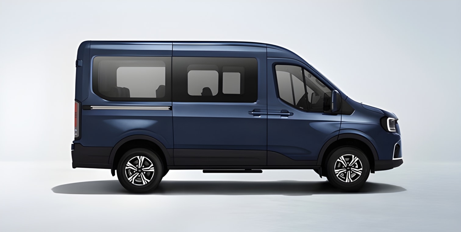 Thân xe Ford Transit 2024 nhìn từ góc cạnh