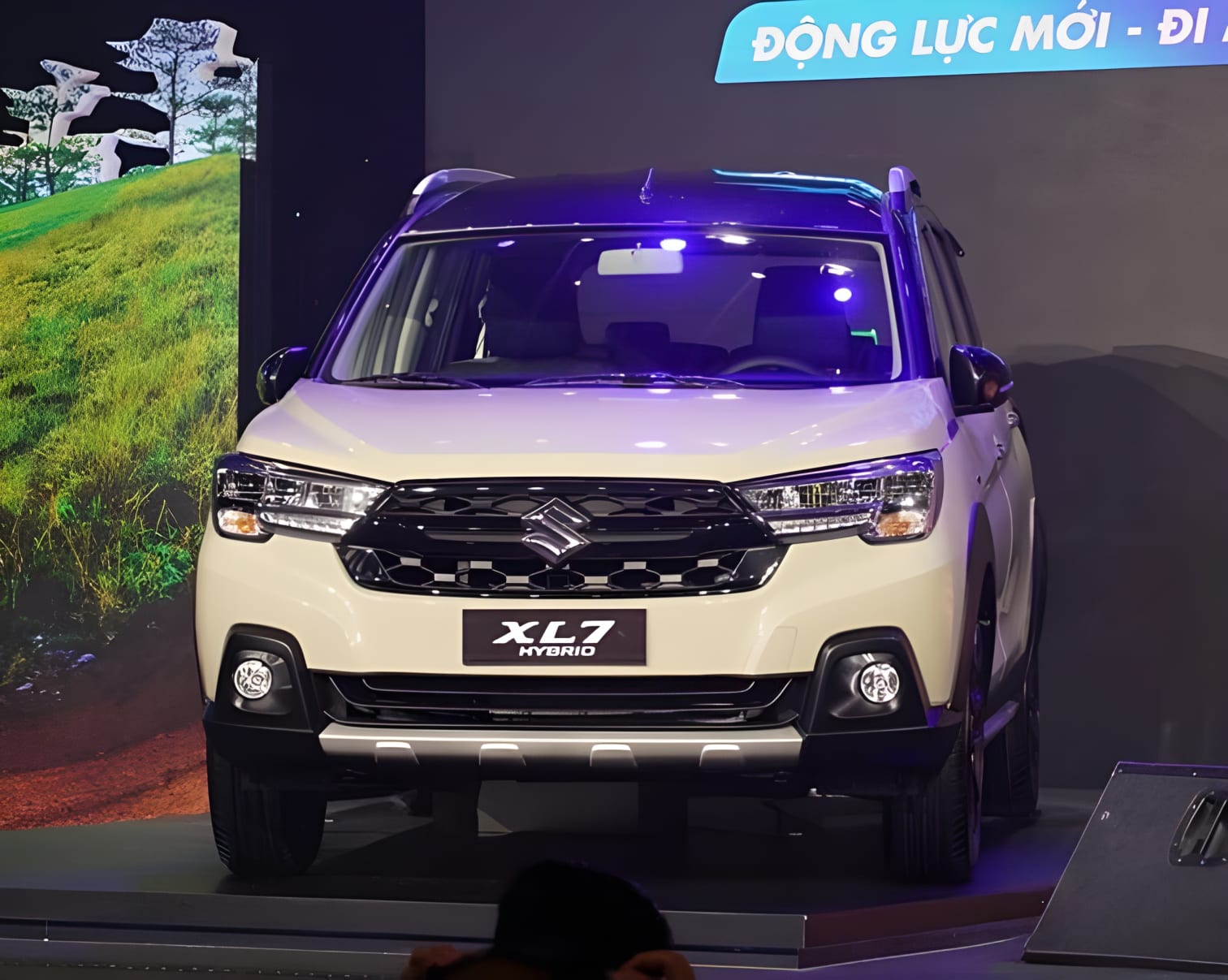Giá xe Suzuki XL7 Hybrid đang lăn bánh tại Việt Nam