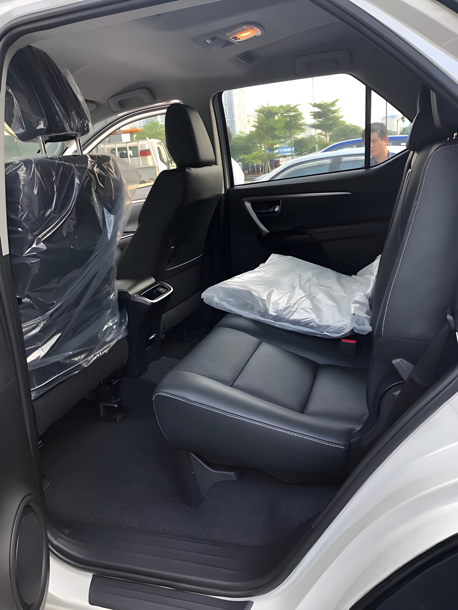 Hàng ghế thứ 2 Toyota Fortuner rộng rãi