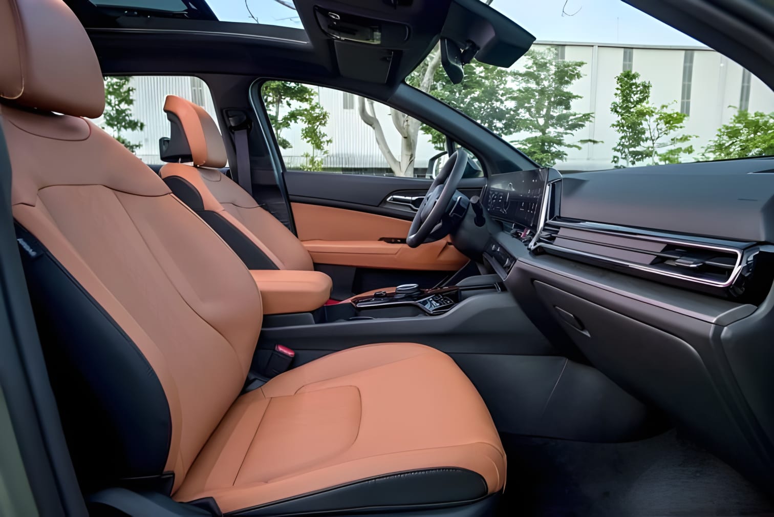 Hàng ghế trước xe Kia Sportage với ghế bọc da tiện nghi