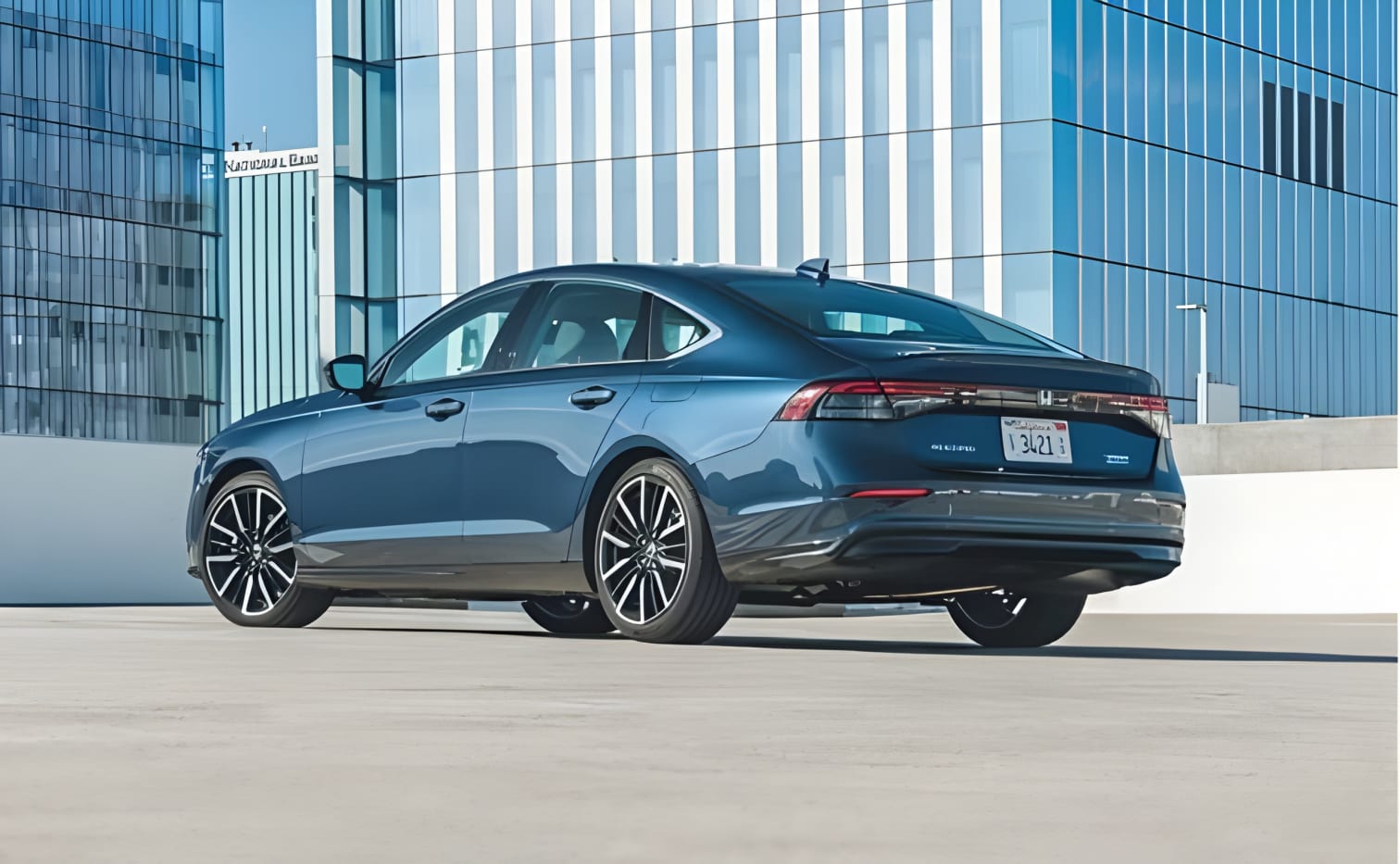 Góc nhìn hông xe Honda Accord 2025