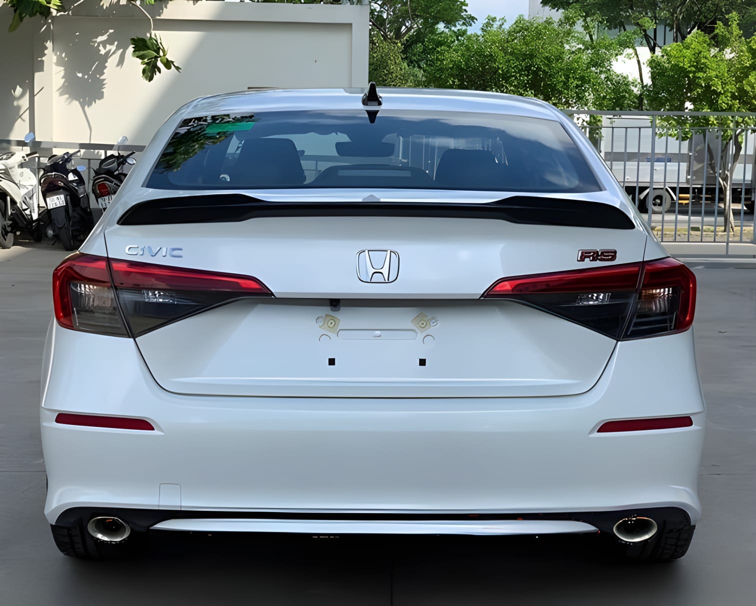 Đuôi xe Honda Civic thiết kế thể thao nhìn từ phía sau
