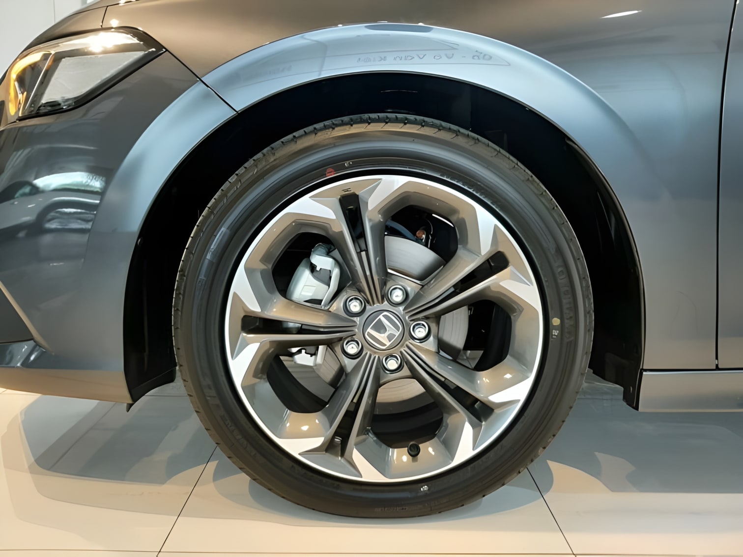 Mâm xe Honda Civic G thiết kế đa chấu hiện đại