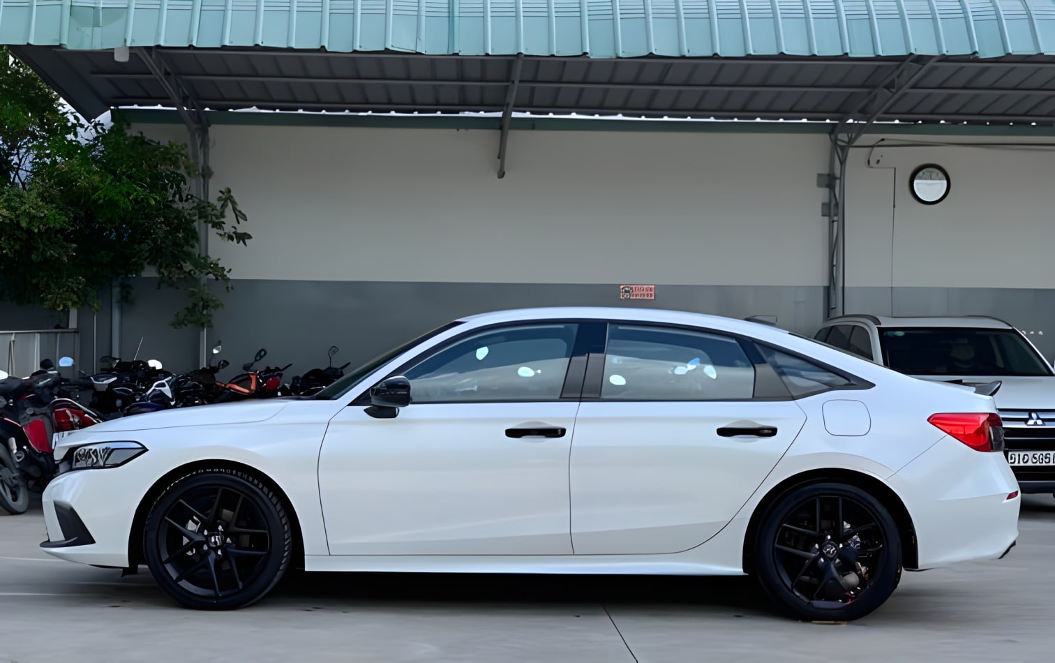 Thân xe Honda Civic mới nhìn từ góc bên hông