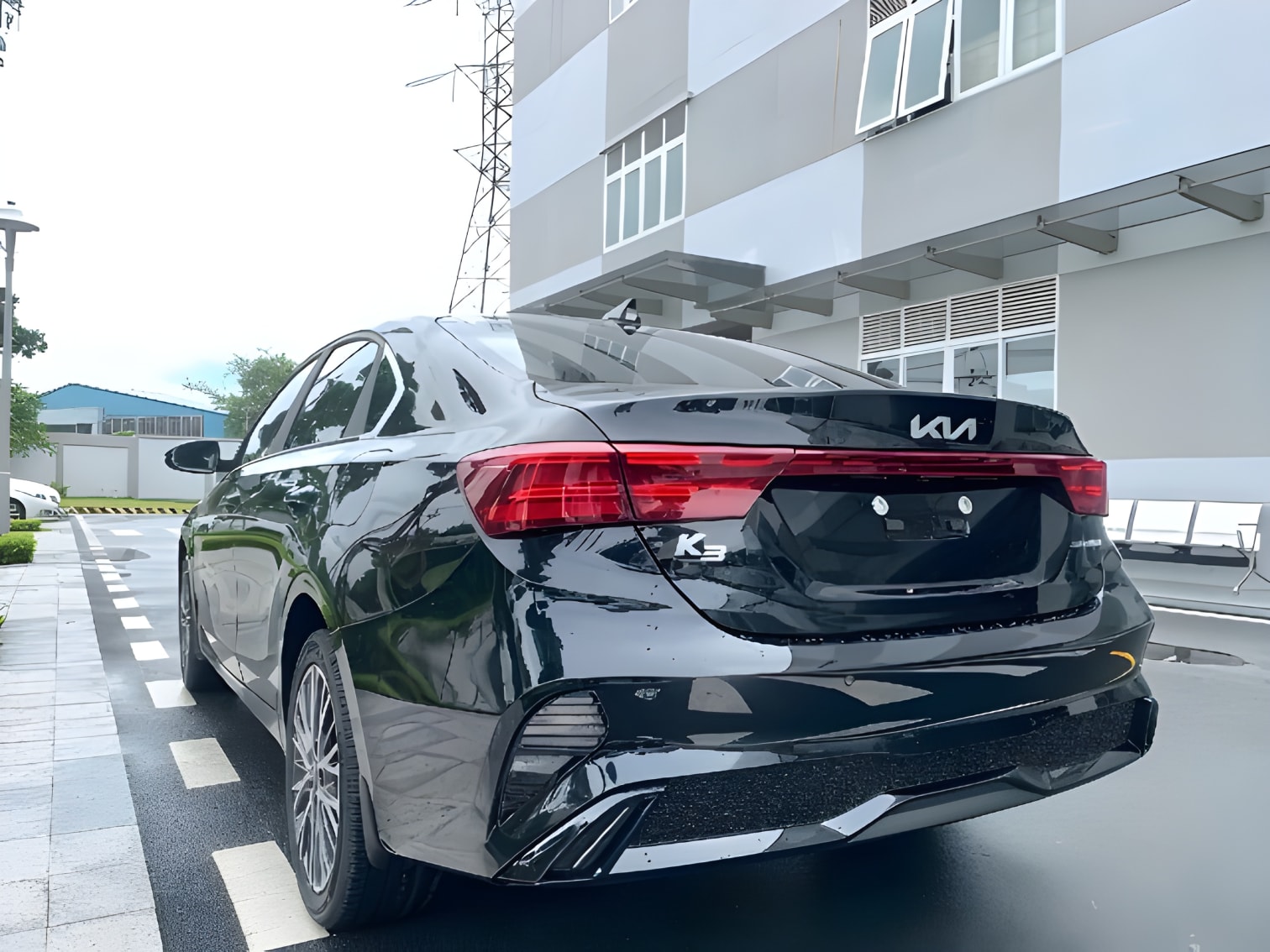 Hông xe Kia K3 2023 góc nghiêng