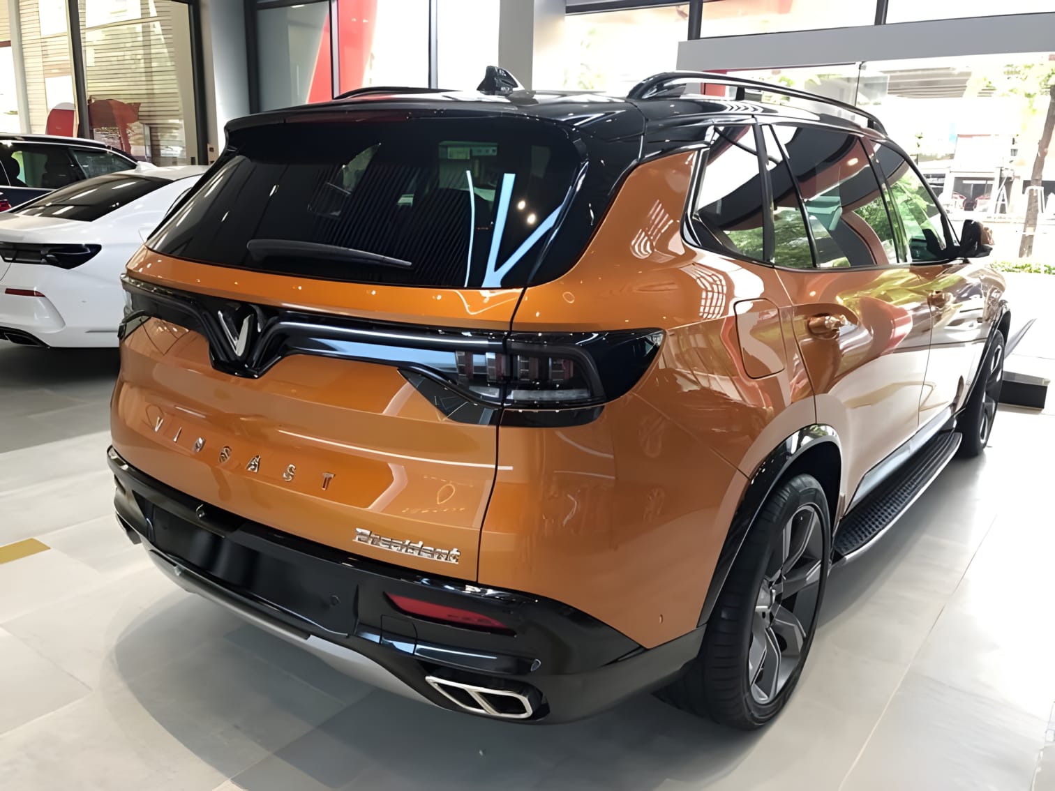 Hông xe VinFast President