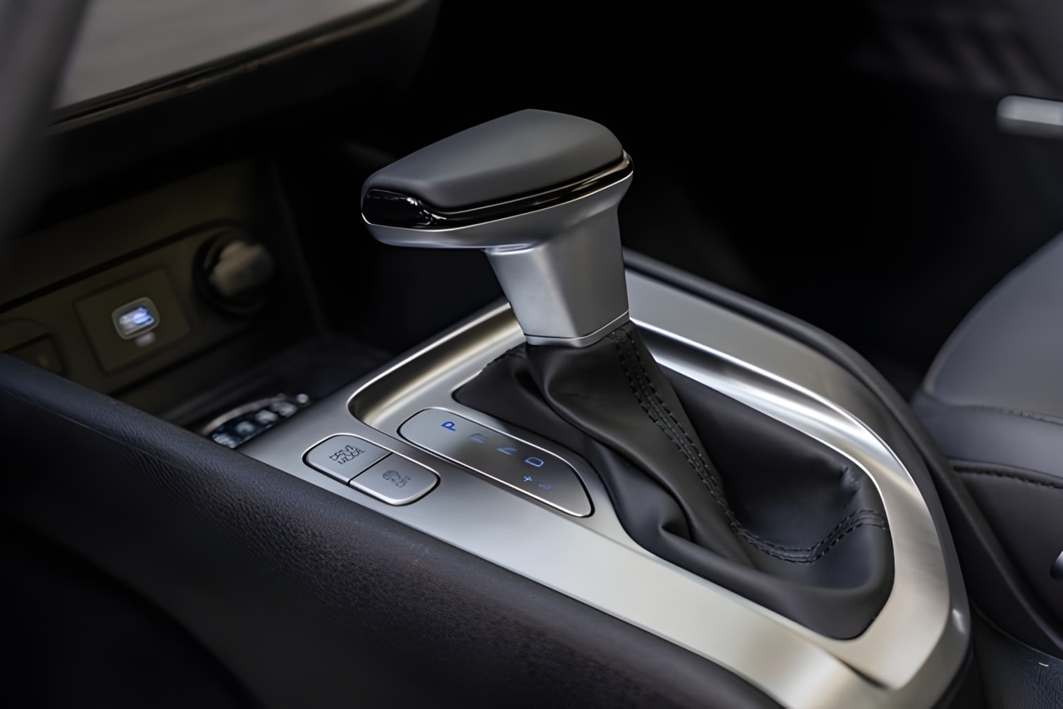 Cần số Hyundai Stargazer thiết kế hiện đại dễ sử dụng