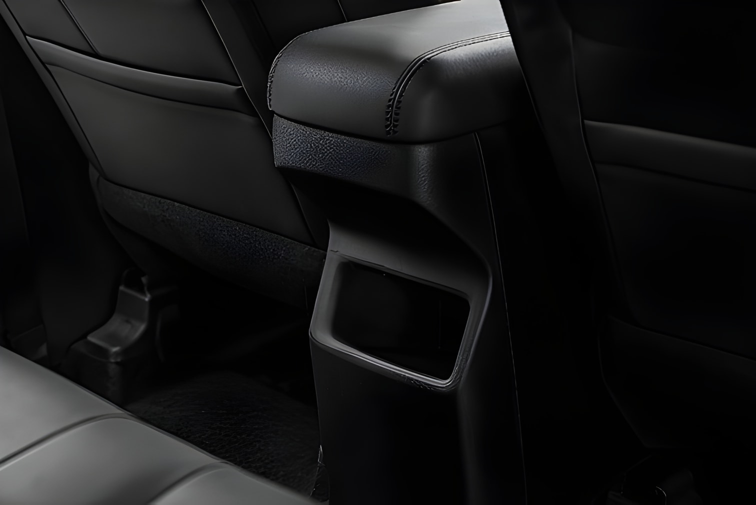 Cổng sạc USB hàng ghế sau Hyundai Stargazer tiện lợi
