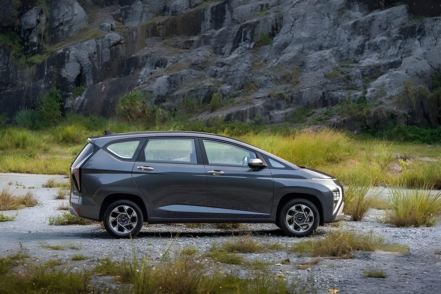 Thân xe Hyundai Stargazer với đường gân nổi bật
