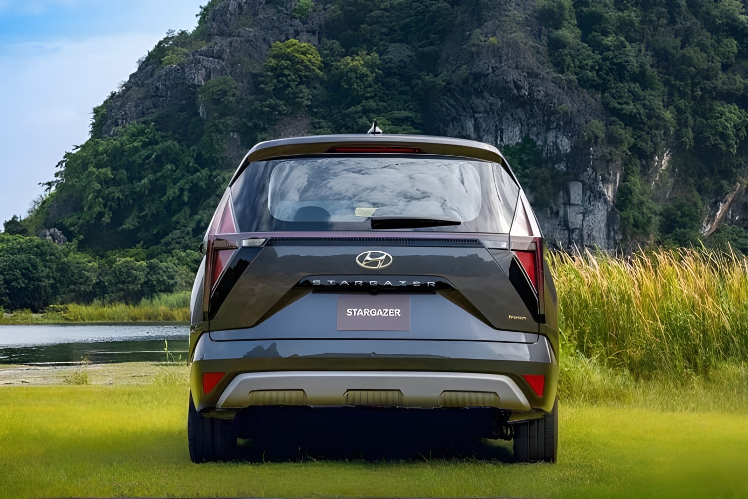 Đuôi xe Hyundai Stargazer thiết kế vuông vức hiện đại