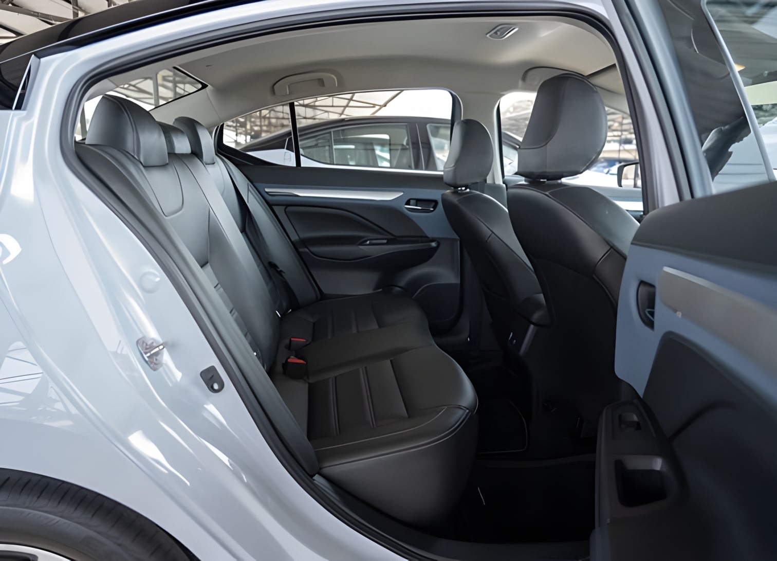 Khoang hành khách rộng rãi Nissan Almera 2025