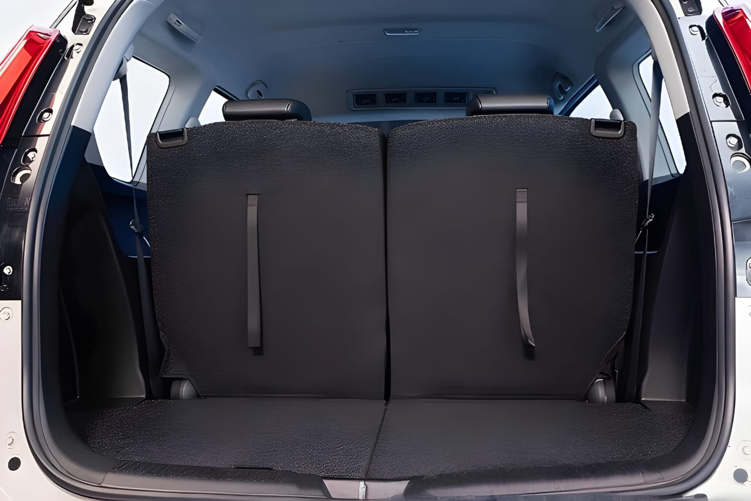 Khoang hành lý rộng rãi Suzuki XL7 Hybrid